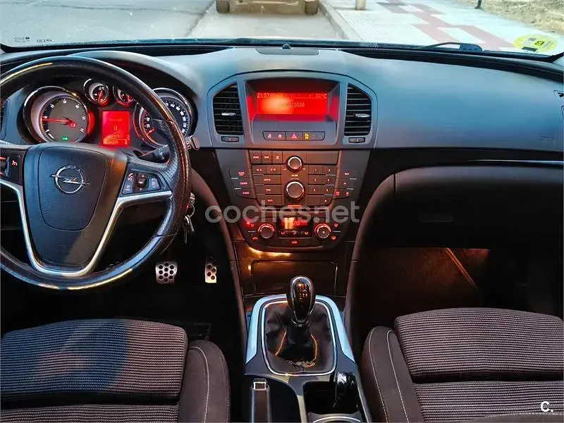 Usado Opel Insignia Edition 160 CV (117 kW) 2010 Beige Berlina