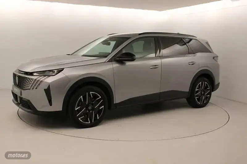 Usado Peugeot 5008 Allure 145 CV (106 kW) 2025 Gris SUV