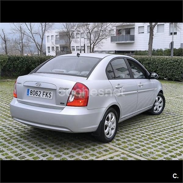 Usado Hyundai Accent GLS 112 CV (82 kW) 2007 Gris / plata Berlina