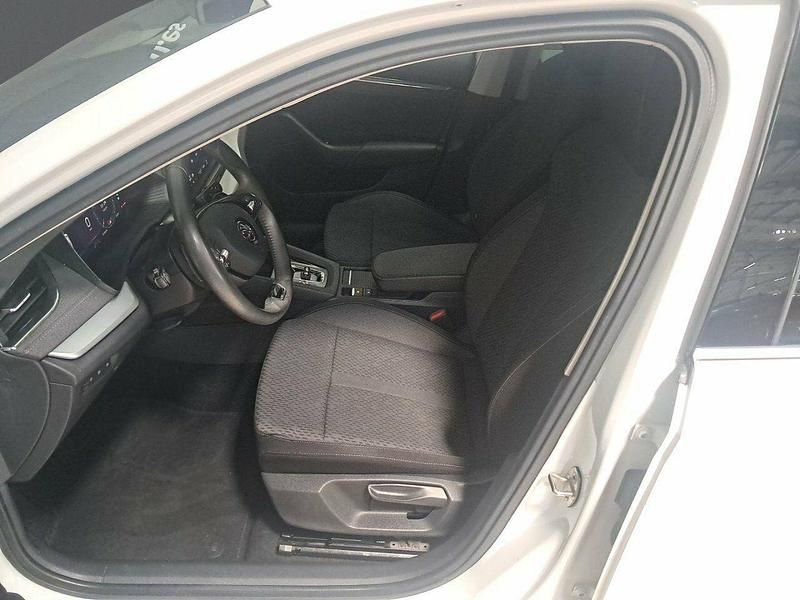 Usado Skoda Octavia Style 150 CV (110 kW) 2020 Blanco Berlina