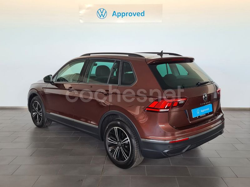 Usado VW Tiguan Life 150 CV (110 kW) 2023 Marrón SUV