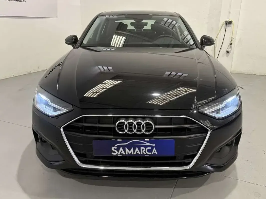 Usado Audi A4 Advanced 136 CV (100 kW) 2022 Negro Berlina