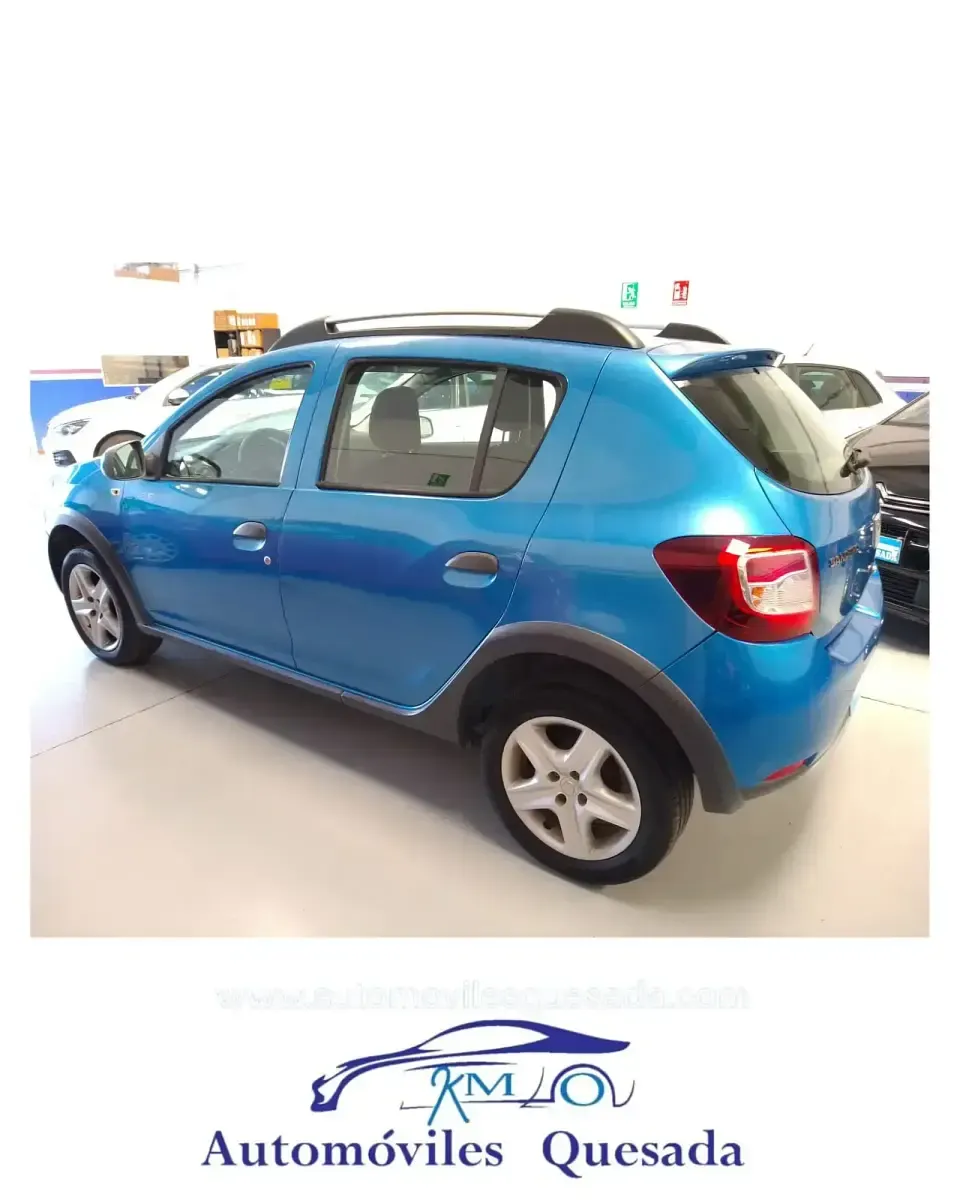 Usado Dacia Sandero Stepway 90 CV (66 kW) 2013 Azul Utilitario