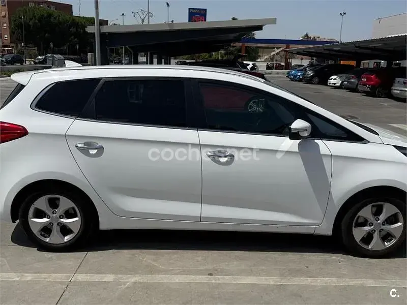 Usado Kia Carens 115 CV (84 kW) 2015 Blanco Monovolumen