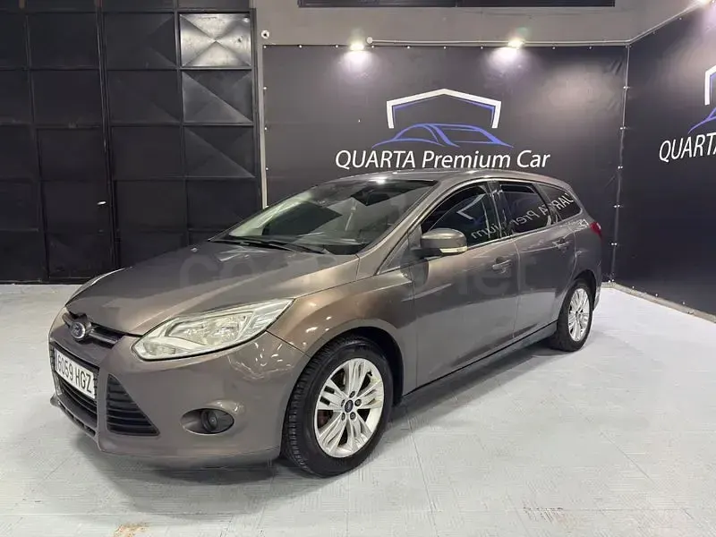 Usado Ford Focus Trend 115 CV (84 kW) 2011 Marrón Familiar