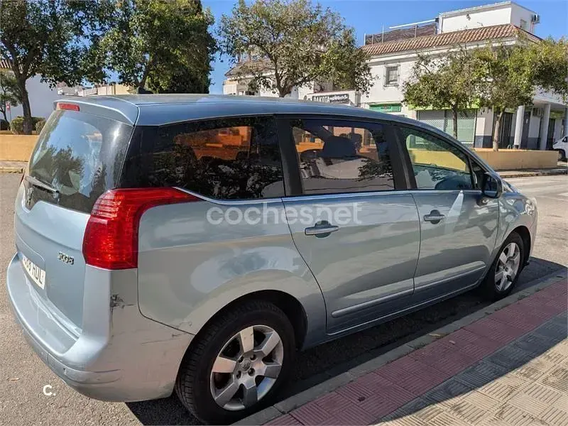 Usado Peugeot 5008 Premium 112 CV (82 kW) 2011 Azul Monovolumen