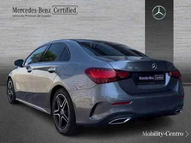 Usado Mercedes A180 116 CV (85 kW) 2025 Gris montaña Berlina