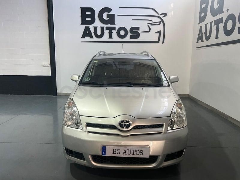 Usado Toyota Corolla Verso Sol 136 CV (100 kW) 2006 Gris / plata Monovolumen
