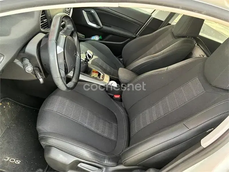 Usado Peugeot 308 Allure 130 CV (95 kW) 2018 Blanco Berlina
