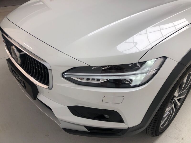 Blanco Nuevo 2024 Volvo V90 CC Core Familiar | 66.885 € - Imagen 1/4