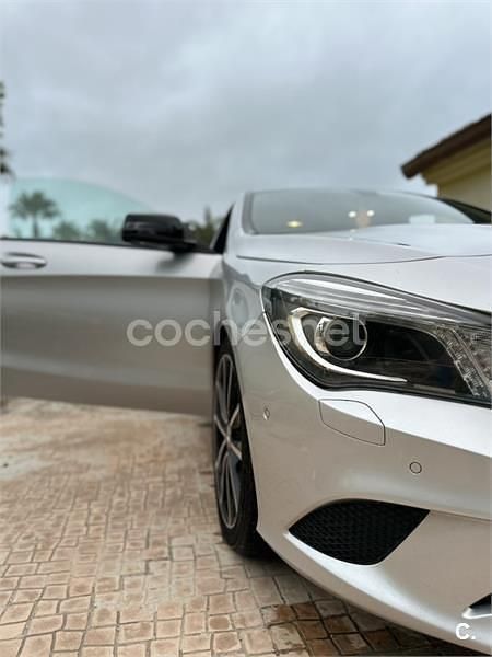 Usado Mercedes CLA180 122 CV (89 kW) 2013 Gris / plata Berlina