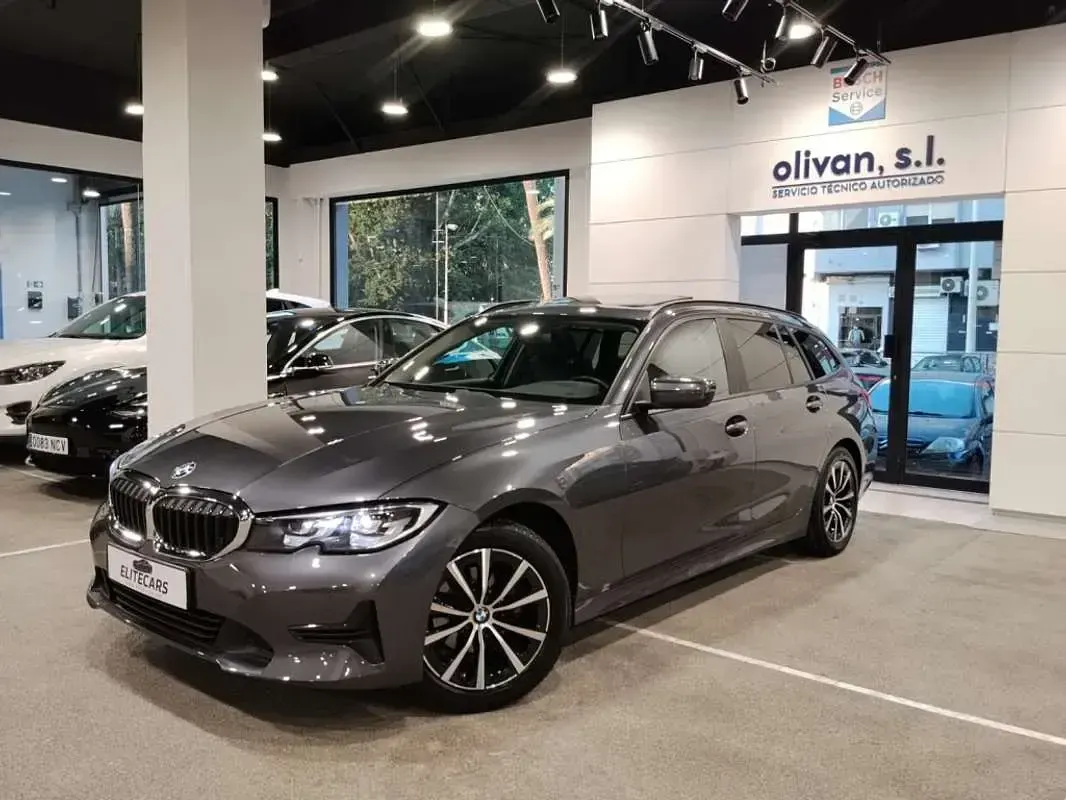 Usado BMW 318 Comfort Edition 150 CV (110 kW) 2022 Gris Familiar