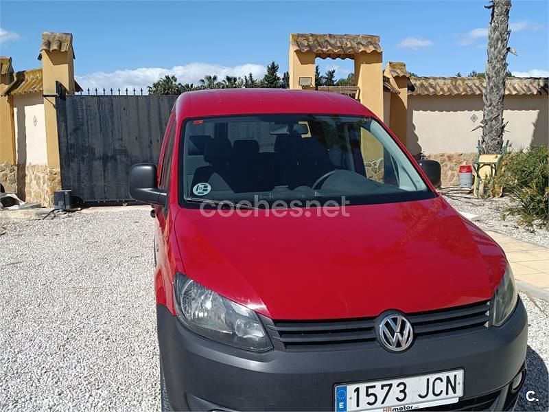 Usado VW Caddy Pro 102 CV (75 kW) 2015 Rojo Monovolumen
