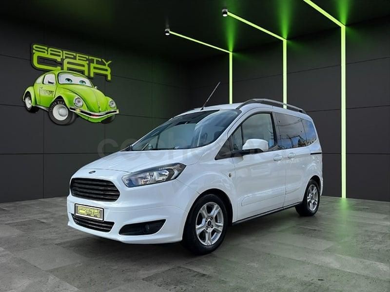 Usado Ford Tourneo Courier Trend 95 CV (69 kW) 2018 Blanco Monovolumen