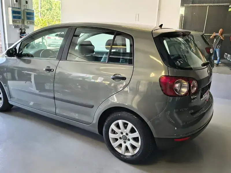 Usado VW Golf Plus Highline 105 CV (77 kW) 2006 Beige Monovolumen