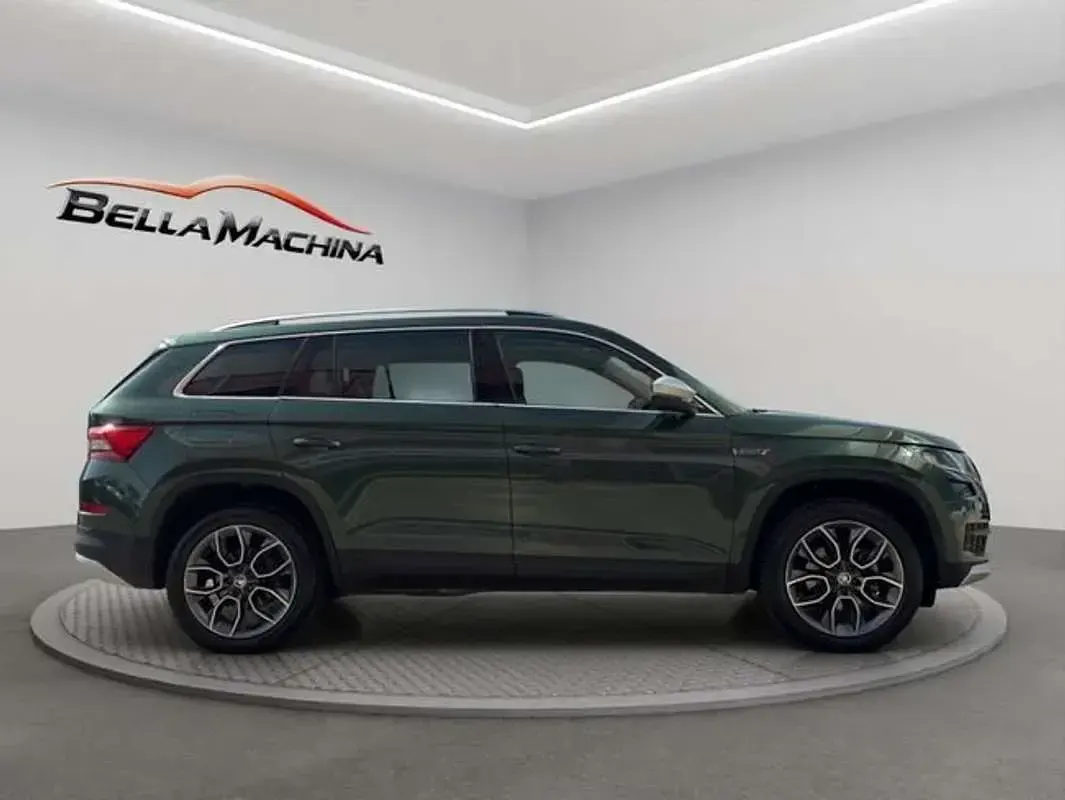 Usado Skoda Octavia 150 CV (110 kW) 2019 Verde SUV