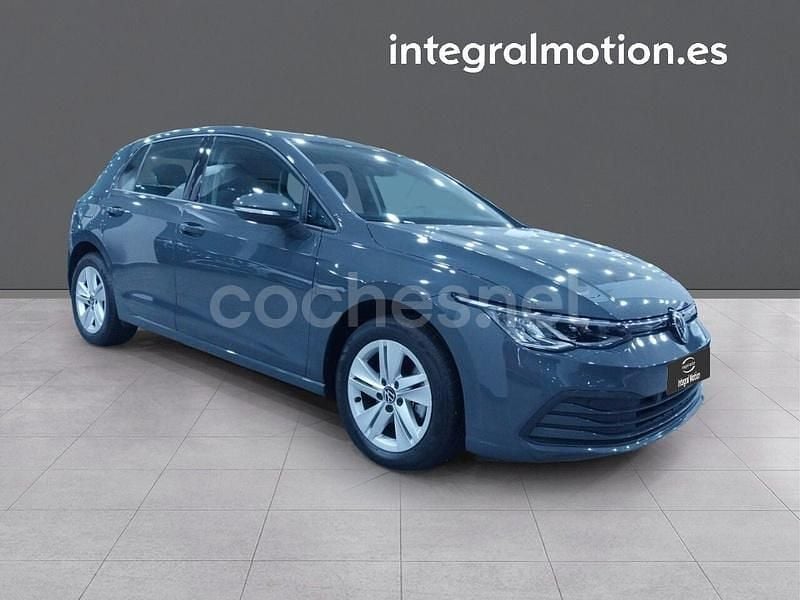 Usado VW Golf VIII Life 110 CV (80 kW) 2024 Gris / plata Berlina