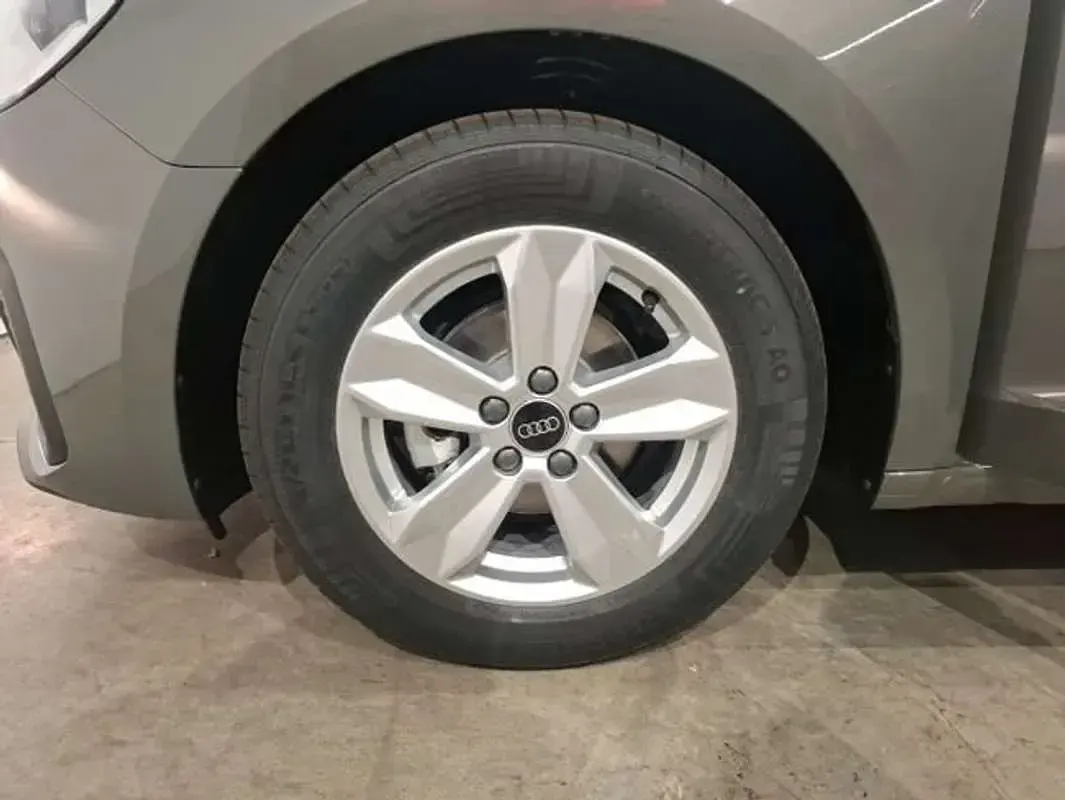 Usado Audi A1 Sportback 95 CV (69 kW) 2026 Gris Utilitario