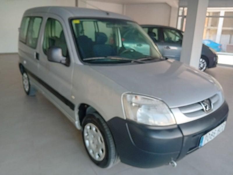 Usado Peugeot Partner Tepee Access 92 CV (67 kW) 2011 Gris / plata Monovolumen