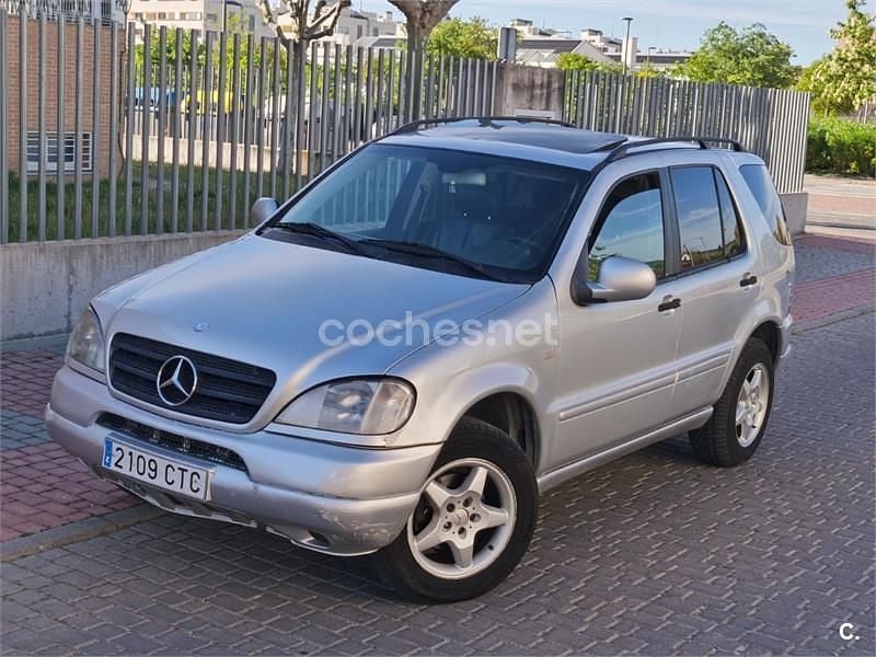Usado Mercedes ML270 163 CV (119 kW) 2001 Gris / plata SUV