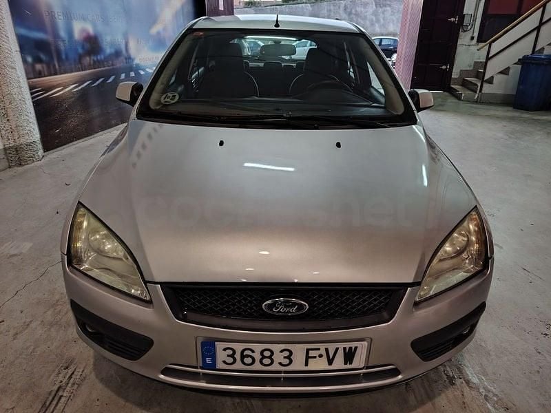 Usado Ford Focus Trend 115 CV (84 kW) 2007 Gris / plata Berlina