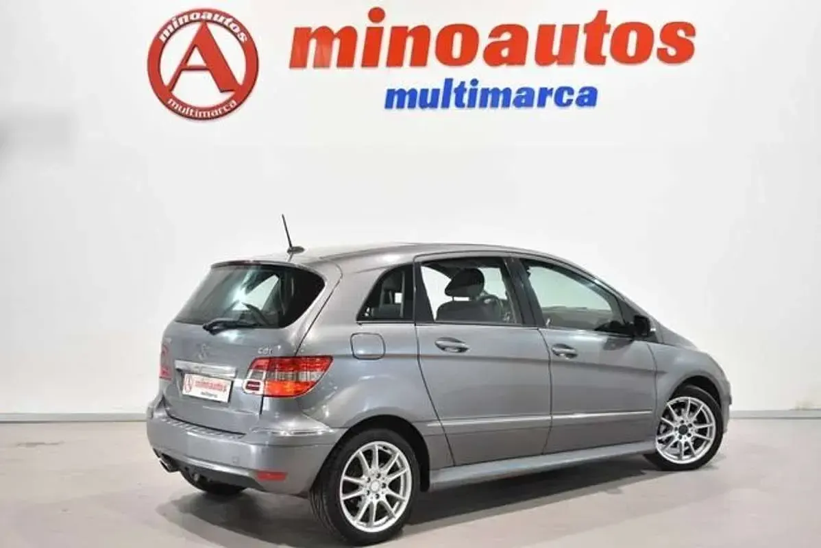 Usado Mercedes B200 140 CV (102 kW) 2009 Gris Monovolumen