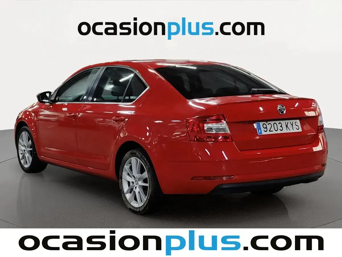 Usado Skoda Octavia Ambition 115 CV (84 kW) 2019 Rojo Berlina
