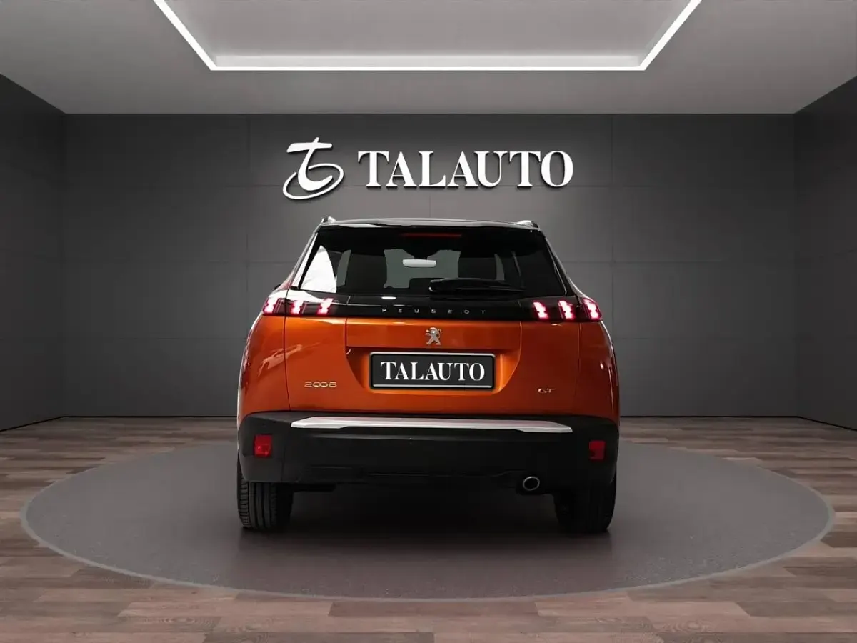 Usado Peugeot 2008 GT 130 CV (95 kW) 2021 Naranja SUV