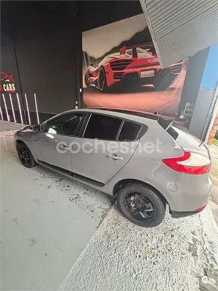 Usado Renault Mégane Dynamique 115 CV (84 kW) 2013 Gris / plata Berlina