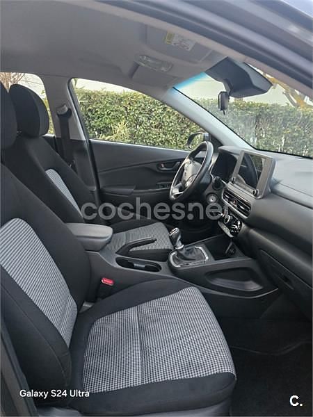 Usado Hyundai Kona 120 CV (88 kW) 2021 Gris / plata SUV