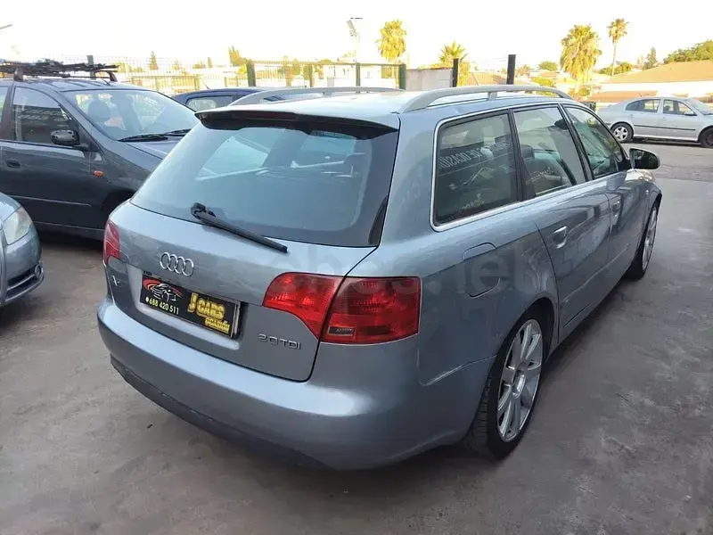 Usado Audi A4 Premium 140 CV (102 kW) 2007 Gris / plata Familiar