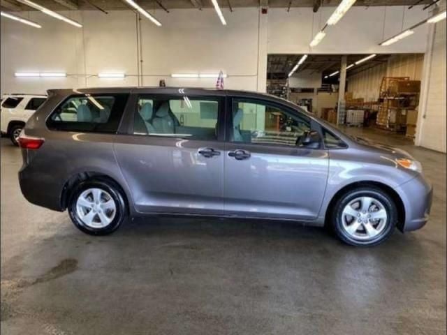 Używany Toyota Sienna 296 KM (217 kW) 2017 Szary Minivan