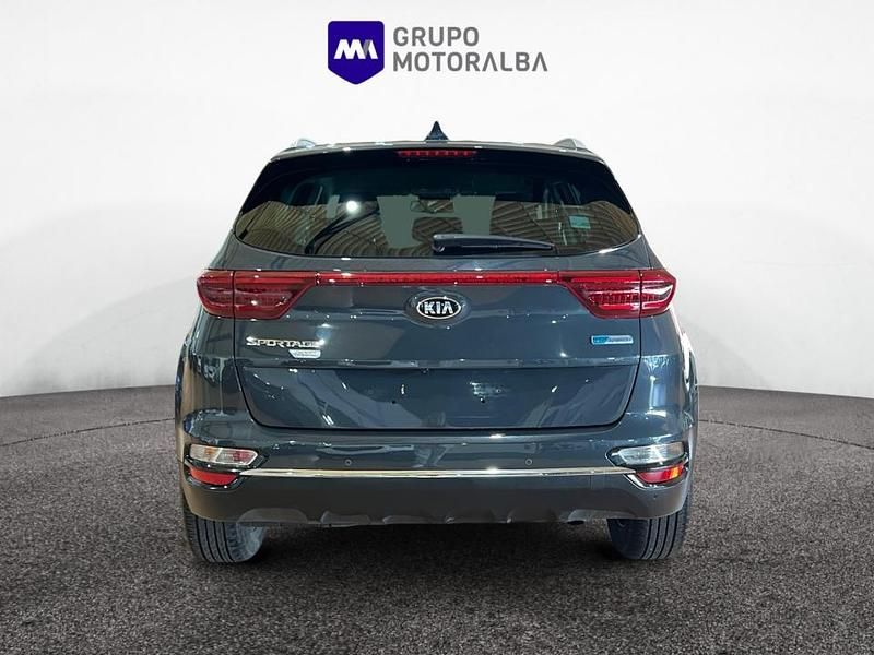 Usado Kia Sportage 136 CV (100 kW) 2021 Gris / plata SUV