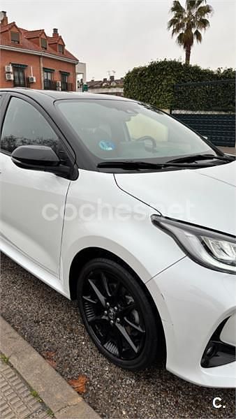 Usado Toyota Yaris Hybrid Plus 116 CV (85 kW) 2022 Blanco Berlina