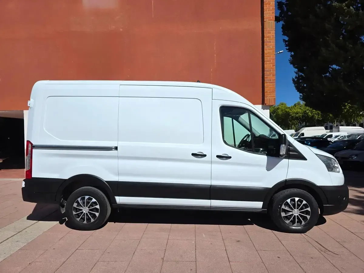 Usado Ford Transit Trend 131 CV (96 kW) 2021 Blanco Van