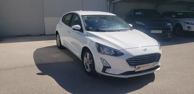 Usado Ford Focus Trend 120 CV (88 kW) 2020 Blanco Berlina