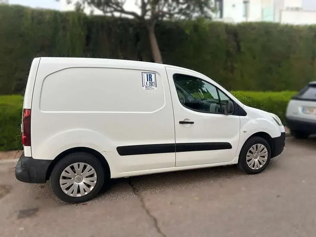 Usado Citroën Berlingo Attraction 75 CV (55 kW) 2014 Blanco Monovolumen