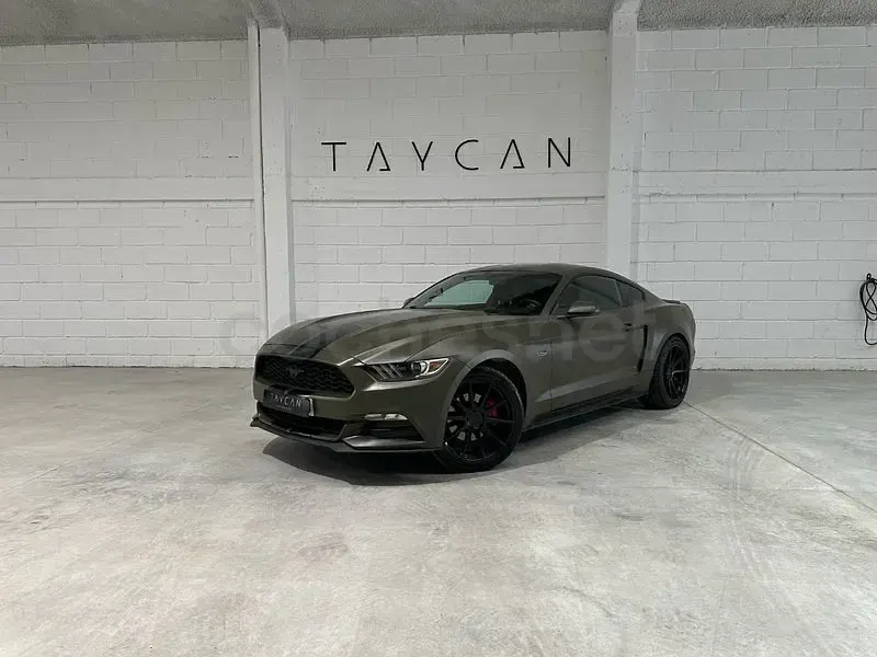 Usado Ford Mustang 310 CV (228 kW) 2015 Verde Coupe