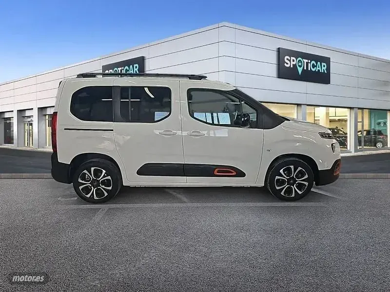 Usado Citroën Berlingo Shine 102 CV (75 kW) 2021 Blanco Monovolumen
