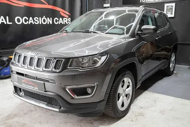 Usado Jeep Compass 140 CV (102 kW) 2018 Grisnegro SUV