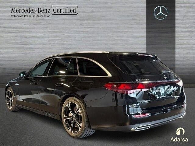 Usado Mercedes E300 313 CV (230 kW) 2025 Negro obsidiana Familiar