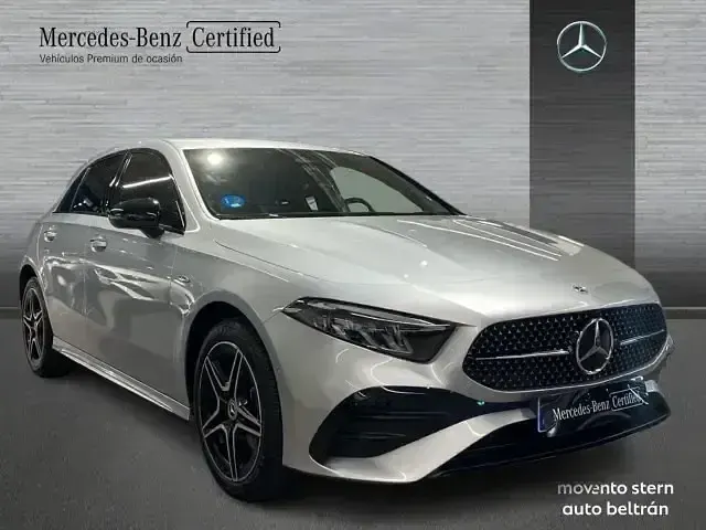 Usado Mercedes A250 Advanced 218 CV (160 kW) 2025 Gris / plata Berlina