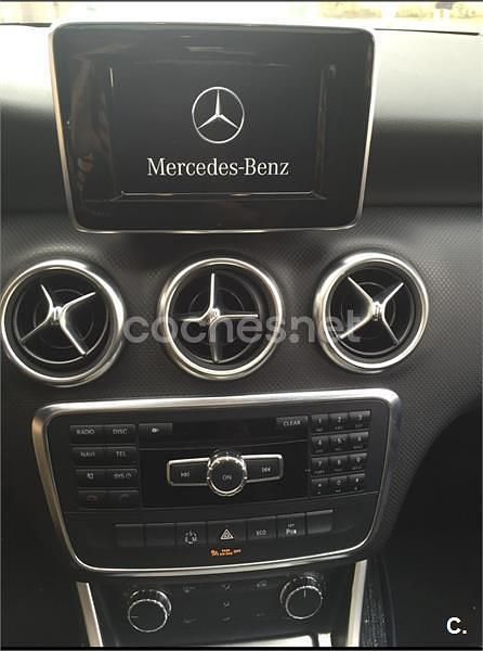 Usado Mercedes A180 Urban 109 CV (80 kW) 2013 Blanco Berlina