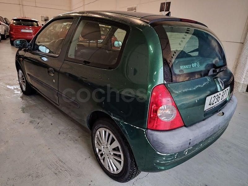Usado Renault Clio II Expression 75 CV (55 kW) 2001 Verde Berlina