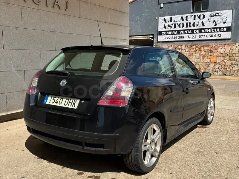 Usado Fiat Stilo Racing 105 CV (77 kW) 2006 Negro Berlina