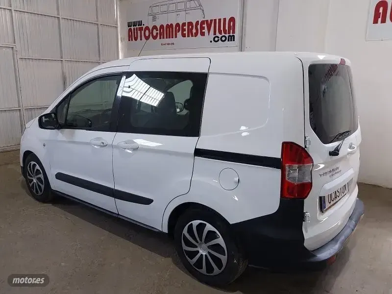 Usado Ford Courier Trend 75 CV (55 kW) 2019 Blanco Monovolumen