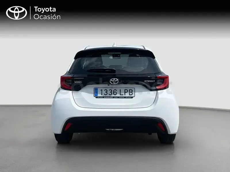 Usado Toyota Yaris Hybrid Active 116 CV (85 kW) 2021 Blanco Berlina