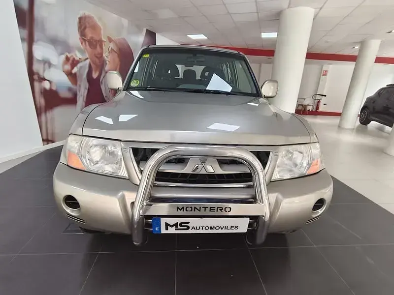 Usado Mitsubishi Montero 170 CV (125 kW) 2007 Beige SUV