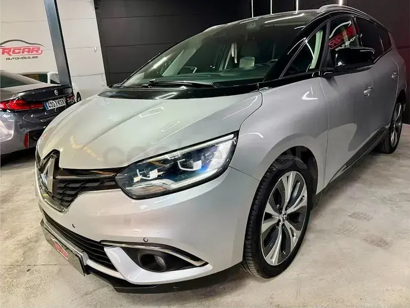 Usado Renault Grand Scénic IV Zen 130 CV (95 kW) 2017 Gris / plata Monovolumen