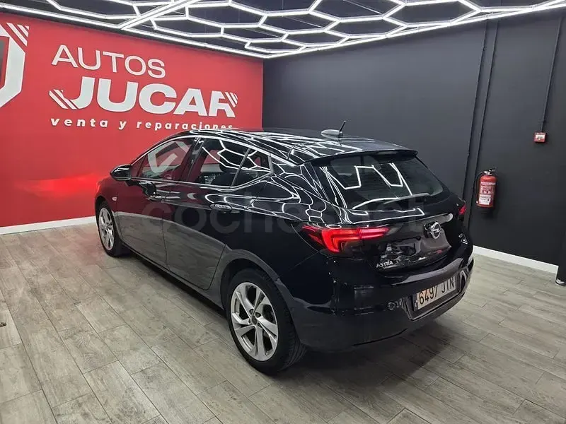 Usado Opel Astra Excellence 110 CV (80 kW) 2016 Negro Berlina